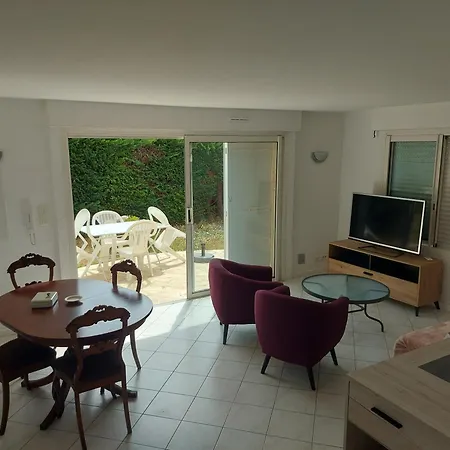 Appartement Calme En Rez De Villa Avec Jardin Vence Exterior foto