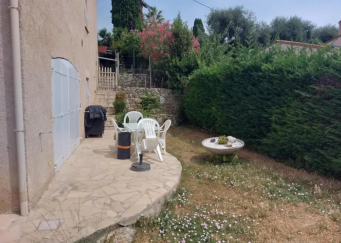 Appartement Calme En Rez De Villa Avec Jardin